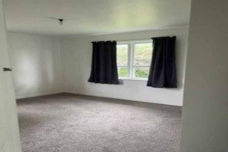 Photo of property in 11 Valdale Road, Henderson, Auckland, 0610