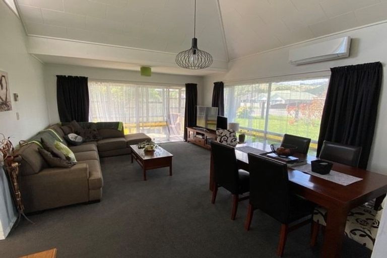 Photo of property in 2 Cypress Grove, Paraparaumu, 5032