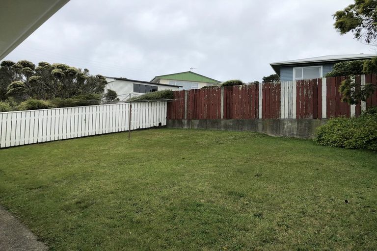 Photo of property in 75 Kenmore Street, Newlands, Wellington, 6037