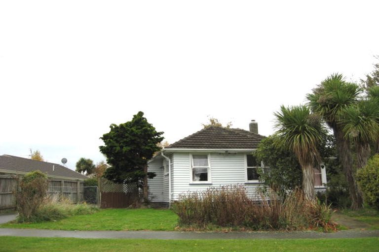 Photo of property in 17 Paddington Street, Northcote, Christchurch, 8052