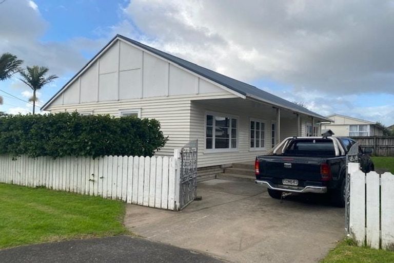 Photo of property in 24 Airdrie Road, Ranui, Auckland, 0612