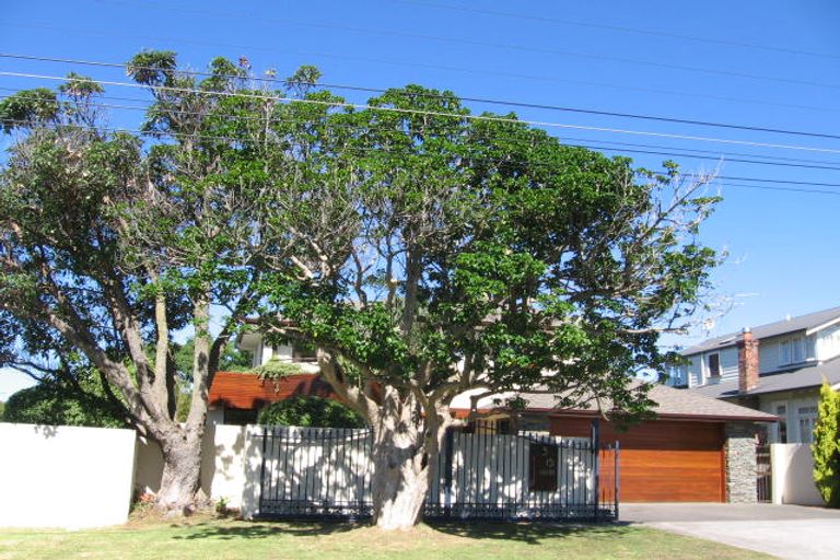 Photo of property in 5 Ocean View Road, Milford, Auckland, 0620