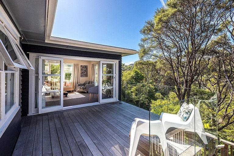 Photo of property in 116 Queens Drive, Oneroa, Waiheke Island, 1081
