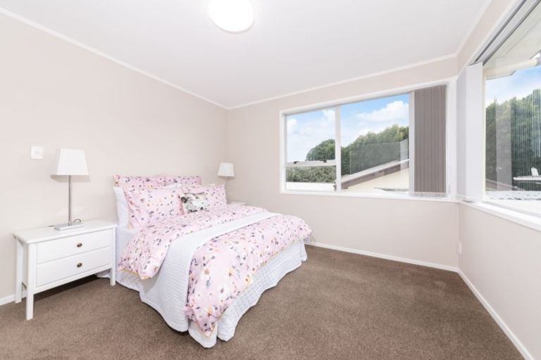 Photo of property in 10 Killington Crescent, Mangere, Auckland, 2022