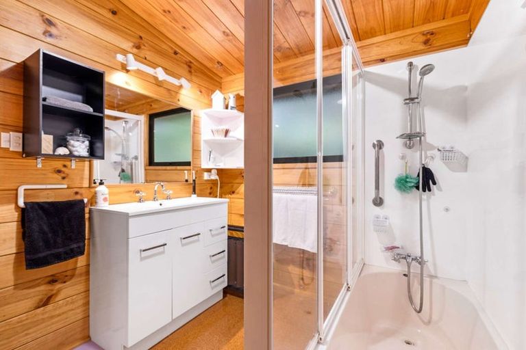 Photo of property in 9a Finlay Grove, Waikawa, Picton, 7220