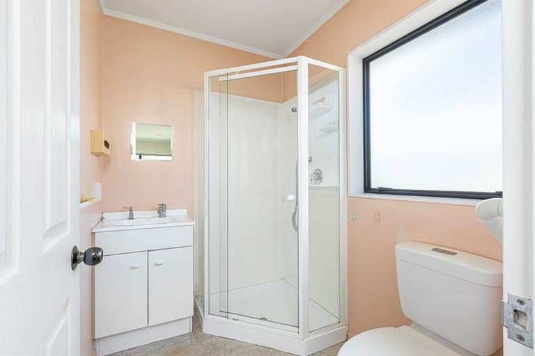 Photo of property in 19 Sturges Road, Henderson, Auckland, 0612