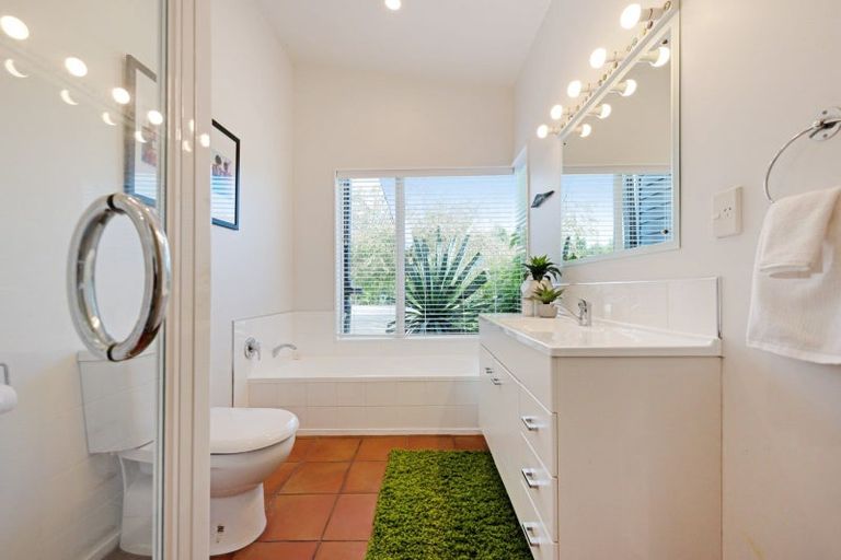 Photo of property in 33 Arcus Road, Te Horo, Otaki, 5582