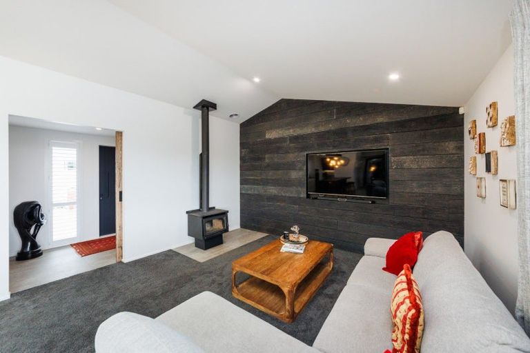 Photo of property in 12 Colquhoun Way, Kelvin Grove, Palmerston North, 4470