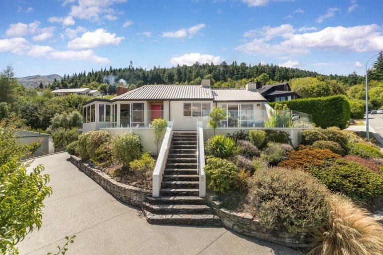 Photo of property in 5 Windsor Place, Queenstown, 9300