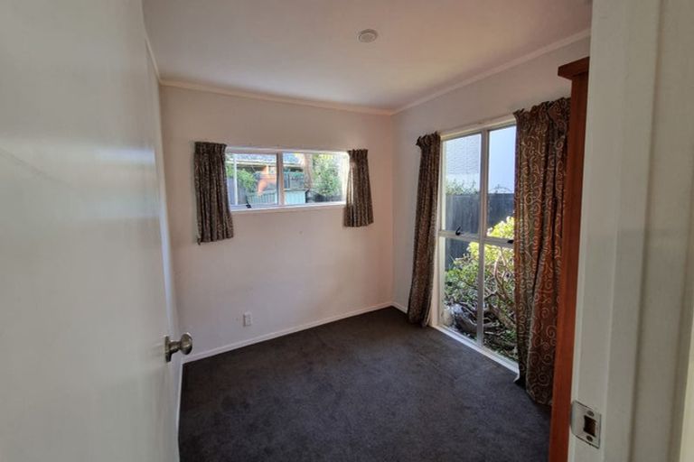 Photo of property in 24a Penning Road, Castor Bay, Auckland, 0620