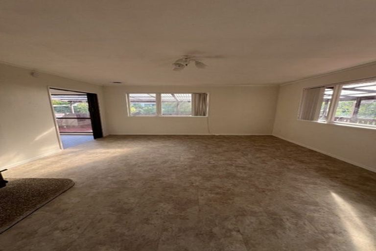 Photo of property in 13 Vina Place, Massey, Auckland, 0614