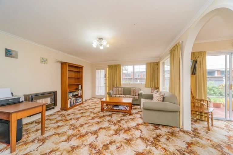 Photo of property in 2/142 Heretaunga Street, Palmerston North, 4414
