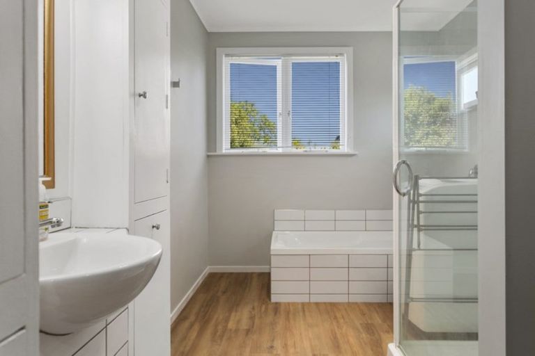 Photo of property in 37 Kotare Street, Hilltop, Taupo, 3330