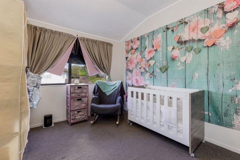 Photo of property in 5 San Bernadino Drive, Henderson, Auckland, 0612