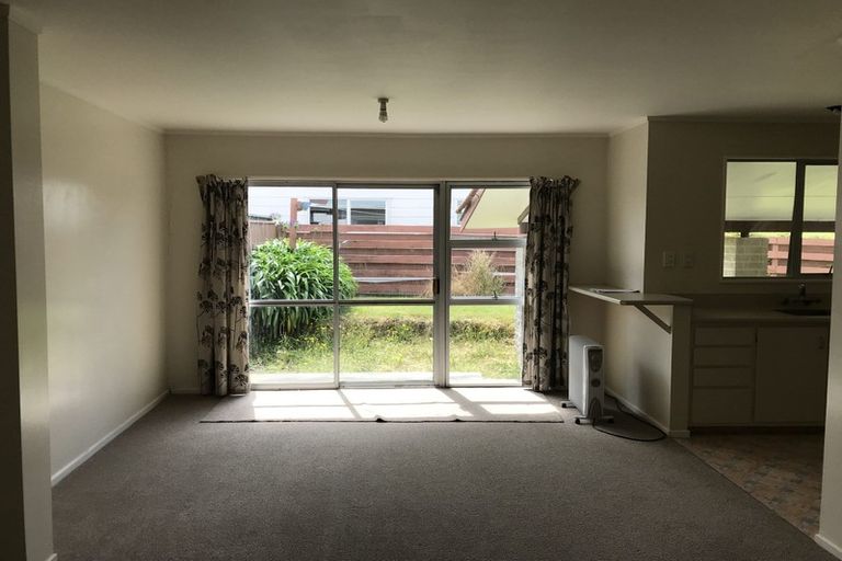 Photo of property in 63 Horokiwi Road West, Newlands, Wellington, 6037