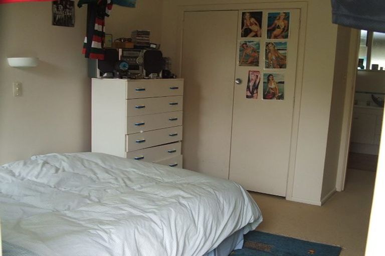 Photo of property in 2/17a Hillcrest Avenue, Hillcrest, Auckland, 0627