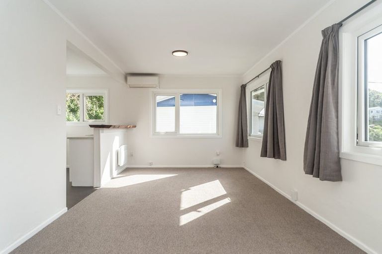 Photo of property in 2/5 Wye Street, Island Bay, Wellington, 6023