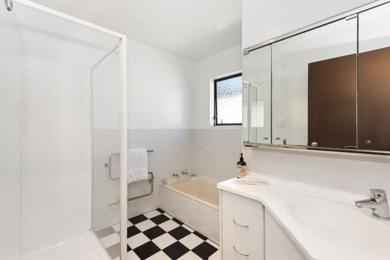 Photo of property in 20 Tupelo Street, Pukete, Hamilton, 3200