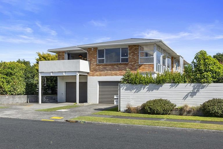 Photo of property in 44 Nevada Drive, Merrilands, New Plymouth, 4312