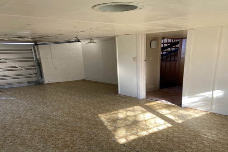 Photo of property in 21 Montana Avenue, Murrays Bay, Auckland, 0630