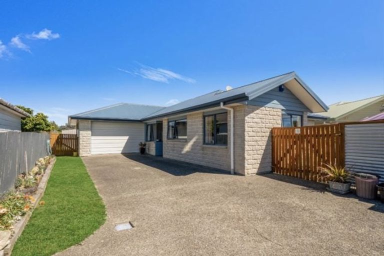 Photo of property in 32 Somerset Crescent, Highbury, Palmerston North, 4412