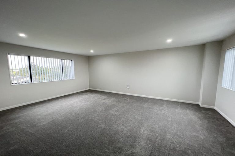 Photo of property in 55c Potter Avenue, Northcote, Auckland, 0627