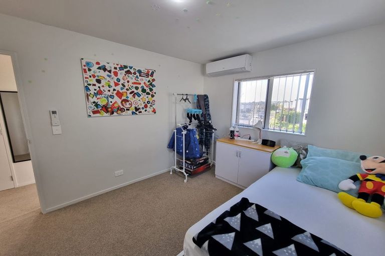 Photo of property in 26 Brashier Circle, Sunnyvale, Auckland, 0612
