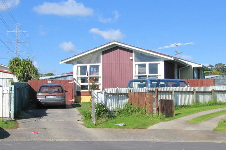 Photo of property in 15 Serrano Place, Clover Park, Auckland, 2023
