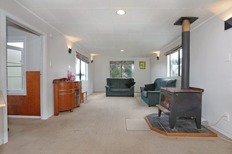Photo of property in 15 Punga Street, Tangimoana, 4822