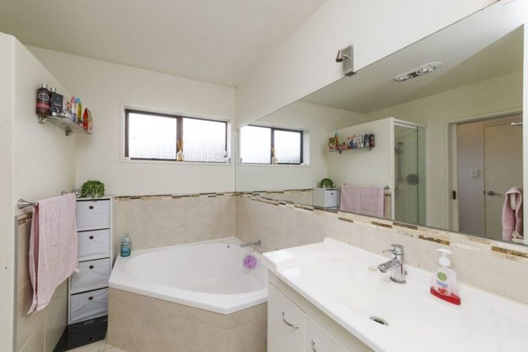 Photo of property in 32 Humphries Place, Awapuni, Palmerston North, 4412