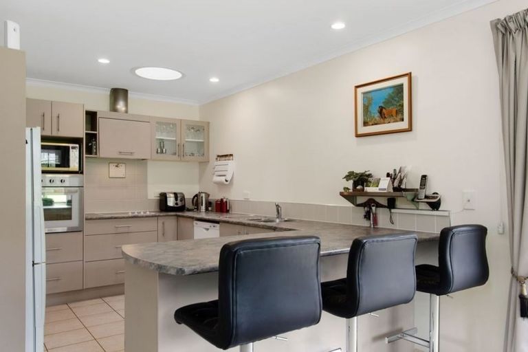 Photo of property in 14 Tauranga Place, Orewa, 0931