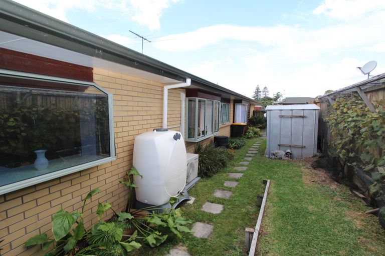 Photo of property in 3 Matilda Place, Weymouth, Auckland, 2103