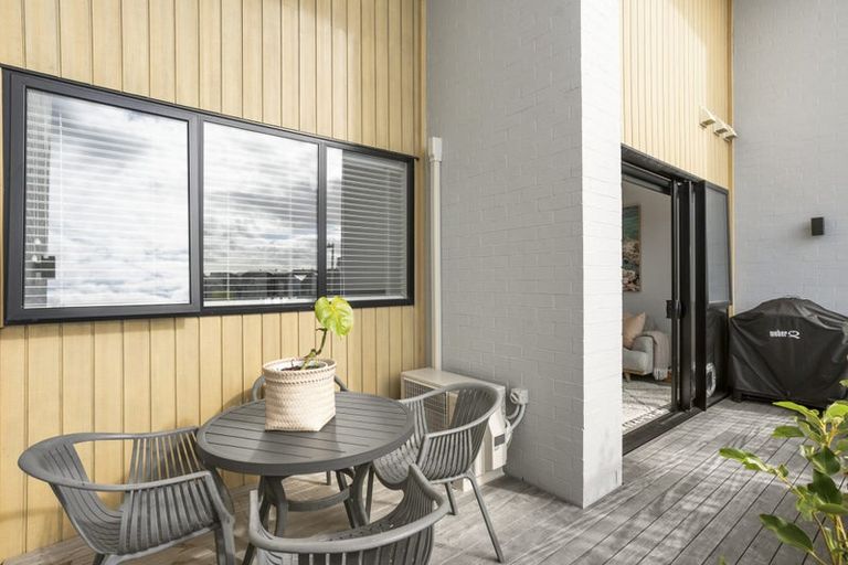 Photo of property in 13/1 Genevieve Lane, Hobsonville, Auckland, 0616