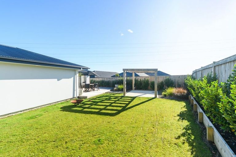 Photo of property in 10 Sardinia Grove, Fitzherbert, Palmerston North, 4410