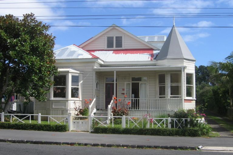 Photo of property in 2/1 Owens Road, Devonport, Auckland, 0624
