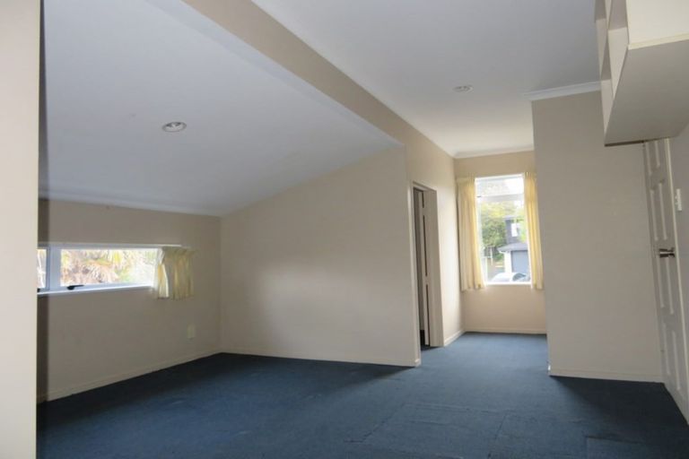 Photo of property in 1/33 Becroft Drive, Forrest Hill, Auckland, 0620