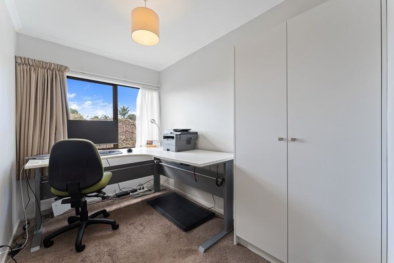 Photo of property in 6 Winstone Place, Highlands Park, New Plymouth, 4312