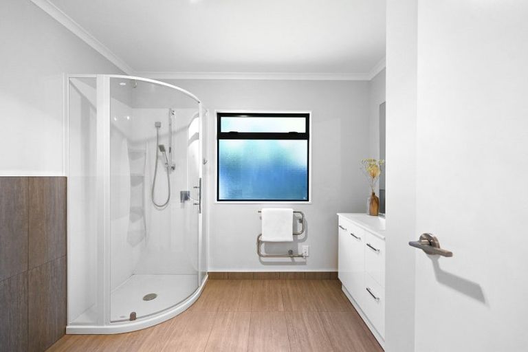 Photo of property in 13 Mangakoea Place, St Andrews, Hamilton, 3200