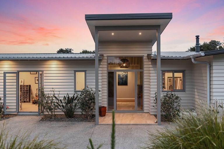 Photo of property in 18 Stevensons Crescent, Albany Heights, Albany, 0793