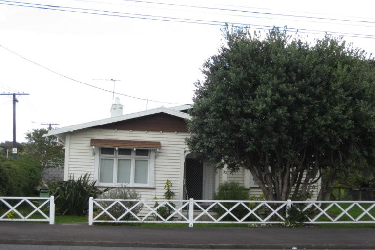 Photo of property in 32 Morley Street, New Plymouth, 4310