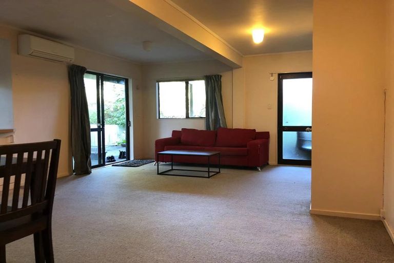 Photo of property in 37 Sunset Road, Totara Vale, Auckland, 0632