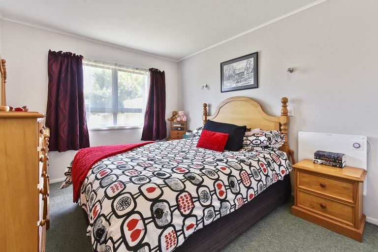 Photo of property in 16 Brynbela Court, Papakura, 2110