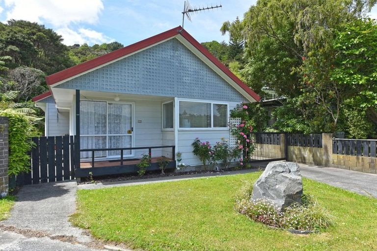Photo of property in 2/19 James Grove, Stokes Valley, Lower Hutt, 5019