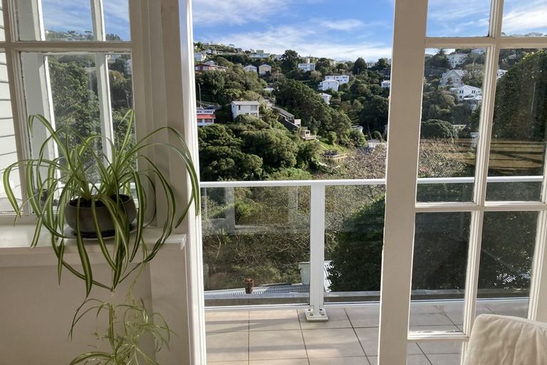 Photo of property in 30 Saint Michaels Crescent, Kelburn, Wellington, 6012