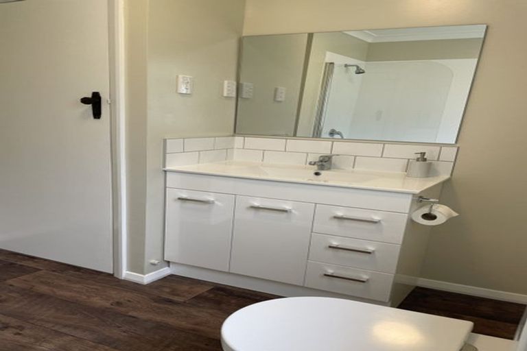 Photo of property in 3 Rowe Parade, Wainuiomata, Lower Hutt, 5014