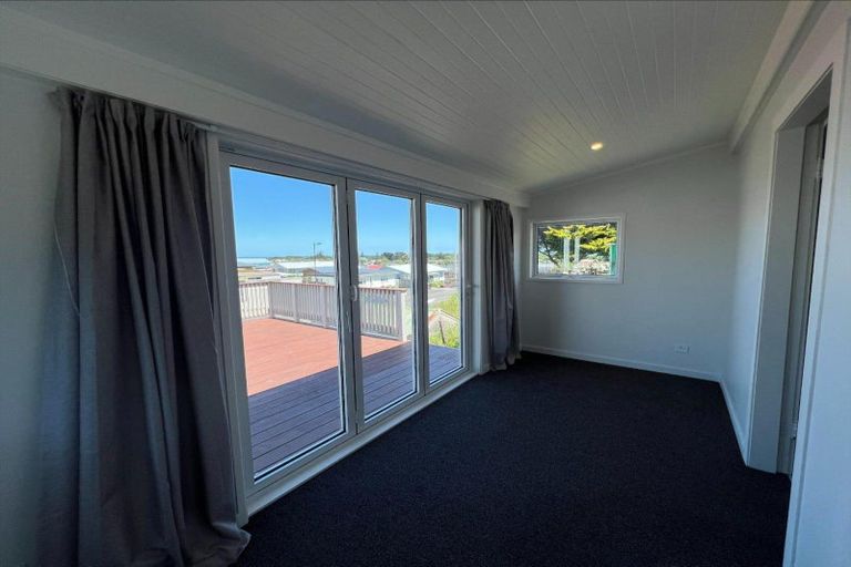Photo of property in 33 Rangiora Street, Castlecliff, Whanganui, 4501