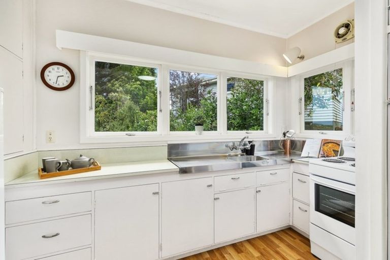 Photo of property in 25 Kahu Road, Paremata, Porirua, 5024