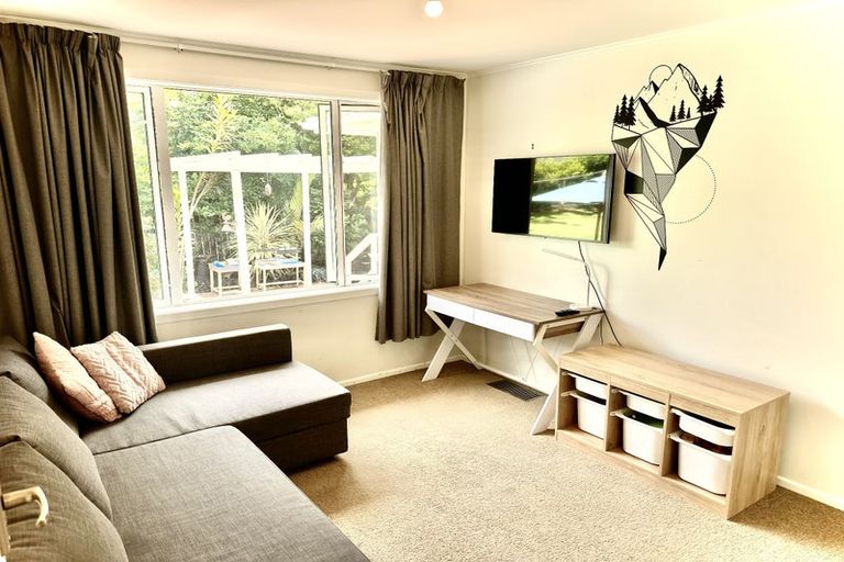 Photo of property in 1 Arahia Street, Northcote, Auckland, 0627