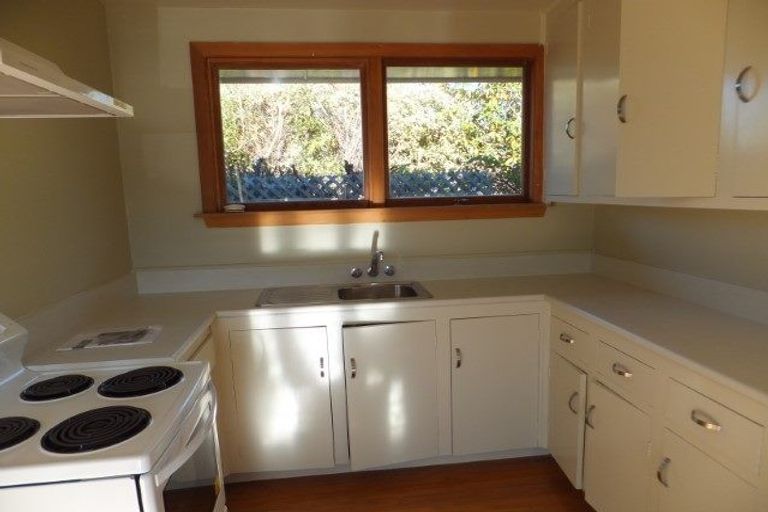 Photo of property in 109 Warren Crescent, Hillmorton, Christchurch, 8025