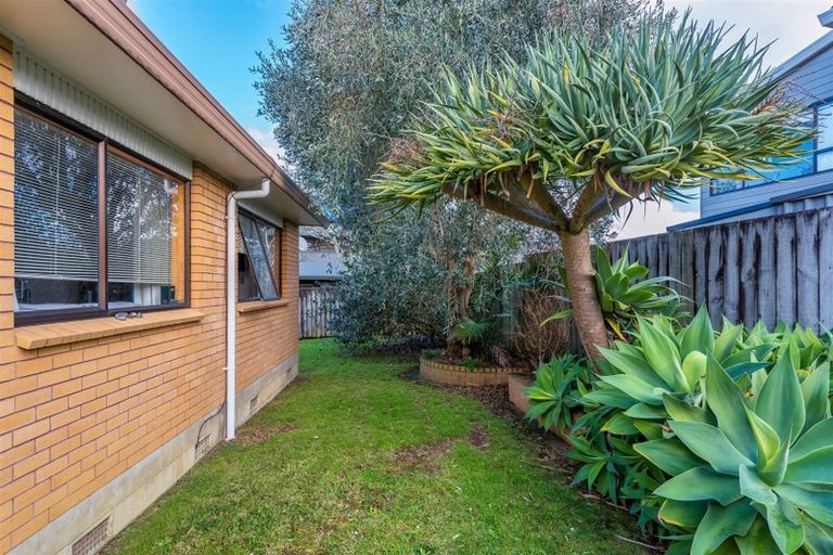 Photo of property in 9 Westpark Drive, West Harbour, Auckland, 0618